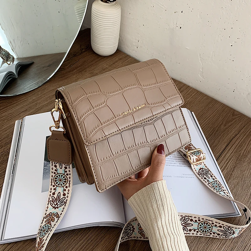 Running Bags Fashion Crocodile Pattern Baguette Bags MINI PU Leather Shoulder Bags Women Chain Design Luxury Hand Bag Female
Running Bags Fashion Crocodile Pattern Baguette Bags MINI PU Leather Shoulder Bags Women Chain Design Luxury Hand Bag Female