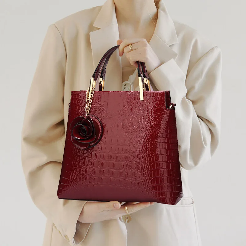 2021 Crocodile Pattern Woman Bag Luxury Handbag Lacquer Pu Leather High Quality Zipper Designer Atmospheric Female Leather Bag
2021 Crocodile Pattern Woman Bag Luxury Handbag Lacquer Pu Leather High Quality Zipper Designer Atmospheric Female Leather Bag