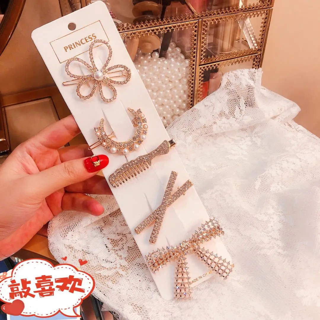 5PCS Korean Shiny Crystal Hair Clips Set Fashion Side Clips for Girl Pearl Rhinestone Hairpin for Hair Accessories 2021 Hot Sale
5PCS Korean Shiny Crystal Hair Clips Set Fashion Side Clips for Girl Pearl Rhinestone Hairpin for Hair Accessories 2021 Hot Sale