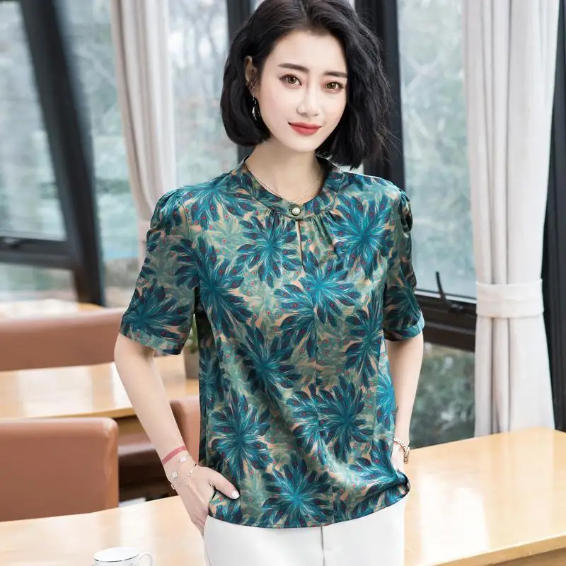 Loose Short-sleeved Fashion Printed Shirt Female Plus Size Loose Round Neck Button Decoration Blouse Pullover Women Spring 2020
Loose Short-sleeved Fashion Printed Shirt Female Plus Size Loose Round Neck Button Decoration Blouse Pullover Women Spring 2020