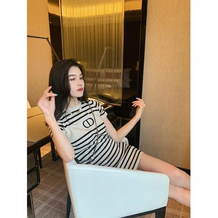 Summer 2021 New Base Coat Short Sleeve T-shirt Women's Straight Stripe Mid Long Korean Slim Top
Summer 2021 New Base Coat Short Sleeve T-shirt Women's Straight Stripe Mid Long Korean Slim Top