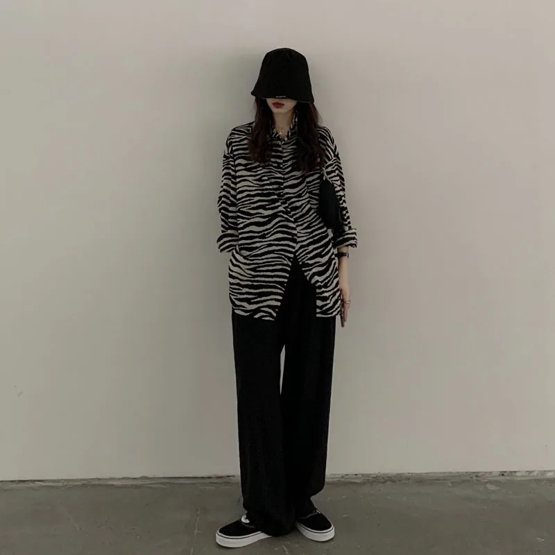 Japanese Vintage Harajuku Zebra Graffiti Cartoon Print Women Blouse Ladies Tops 2020 Summer Cardigan Woman Shirts Blusa Feminina
Japanese Vintage Harajuku Zebra Graffiti Cartoon Print Women Blouse Ladies Tops 2020 Summer Cardigan Woman Shirts Blusa Feminina