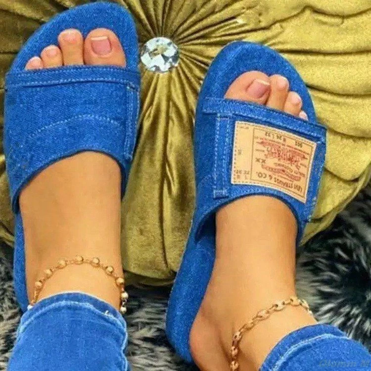 Denim slippers women 2021 summer European and American new large size flat bottom large size ladies one-word slippers
Denim slippers women 2021 summer European and American new large size flat bottom large size ladies one-word slippers