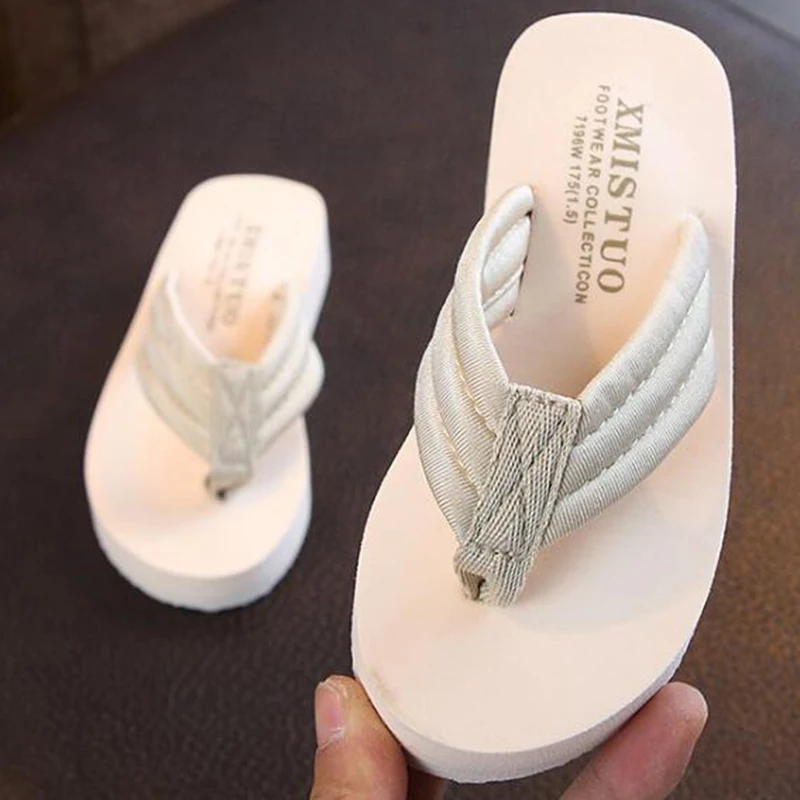 Children's home slippers Waichuan flat flip flops summer new sandals fashion non-slip slippers Parent-child beach shoes s493
Children's home slippers Waichuan flat flip flops summer new sandals fashion non-slip slippers Parent-child beach shoes s493