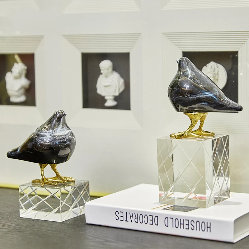 Modern White Black Bird Statue Resin Art Crafts Animal Decor Home Living Room Office Table Ornament Crystal Accessories
Modern White Black Bird Statue Resin Art Crafts Animal Decor Home Living Room Office Table Ornament Crystal Accessories