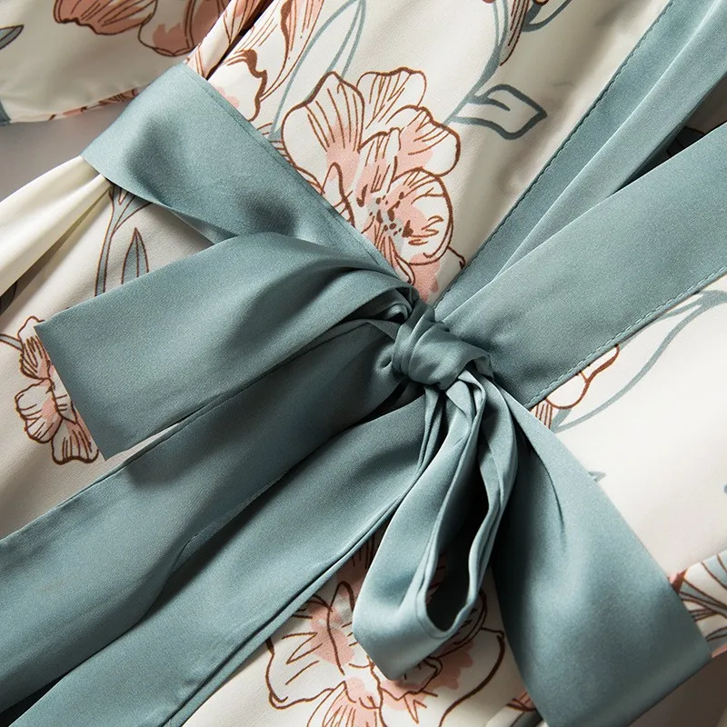 blue sleep set Intimate lingerie sexy suit 2021 new women kimono bathrobe gown satin print flower sleepwear homewear
blue sleep set Intimate lingerie sexy suit 2021 new women kimono bathrobe gown satin print flower sleepwear homewear