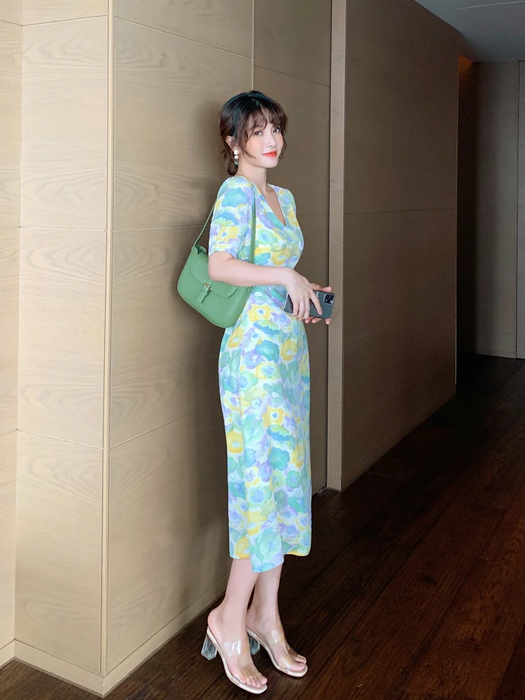 Monet's Oil Painting Floral Skirt Elegant V-neck Long Skirt Printed Dress Women's Summer Harvest Waist Looks Thin 
Monet's Oil Painting Floral Skirt Elegant V-neck Long Skirt Printed Dress Women's Summer Harvest Waist Looks Thin