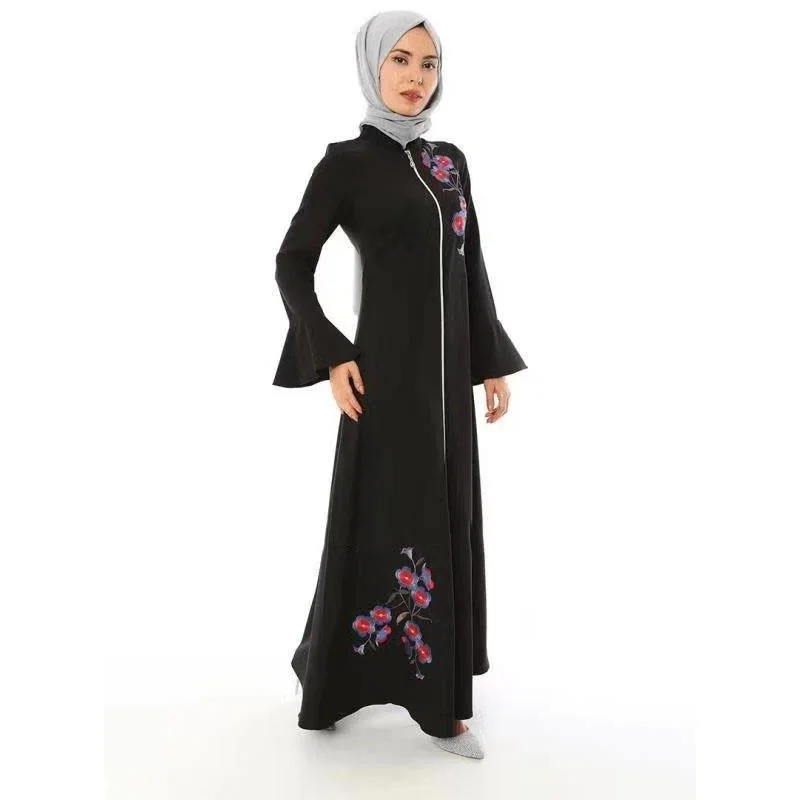 Autumn and winter Muslim Hui nationality plus size women's Arab embroidered zipper Malay dress long skirt prom cheongsam skirt
Autumn and winter Muslim Hui nationality plus size women's Arab embroidered zipper Malay dress long skirt prom cheongsam skirt