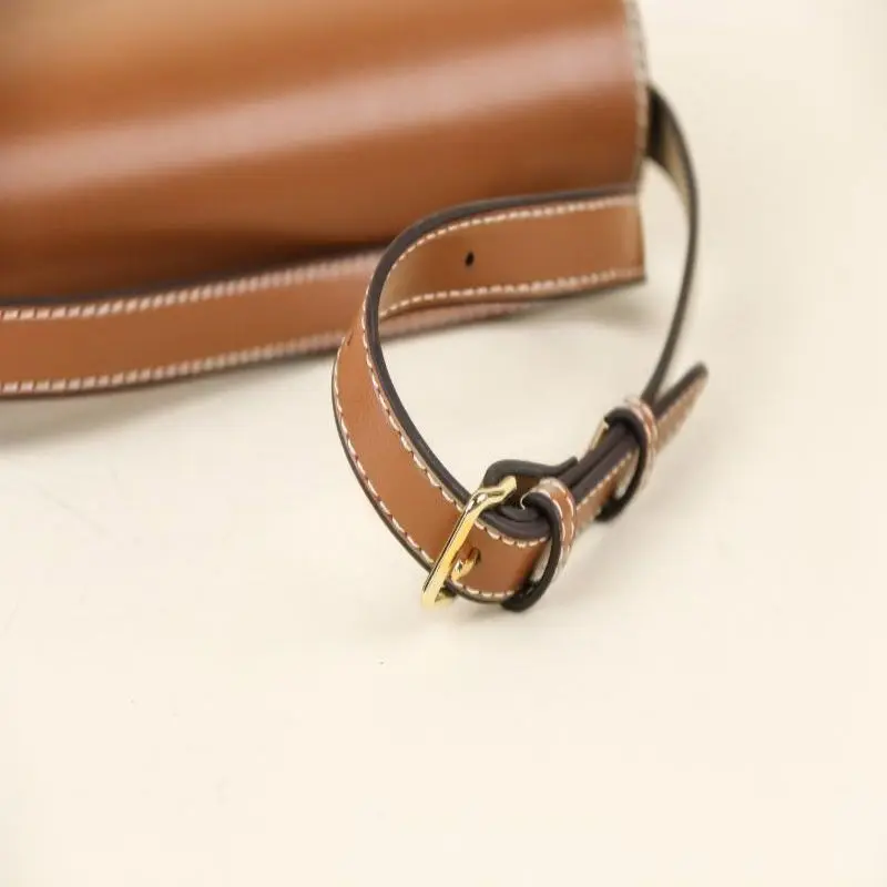 BINGCHEN Hand Bags for Woman Genuine Leather Fashion Solid Color Portable Shoulder Crossbody Bags Soft Versatile Crossbody Bags
BINGCHEN Hand Bags for Woman Genuine Leather Fashion Solid Color Portable Shoulder Crossbody Bags Soft Versatile Crossbody Bags