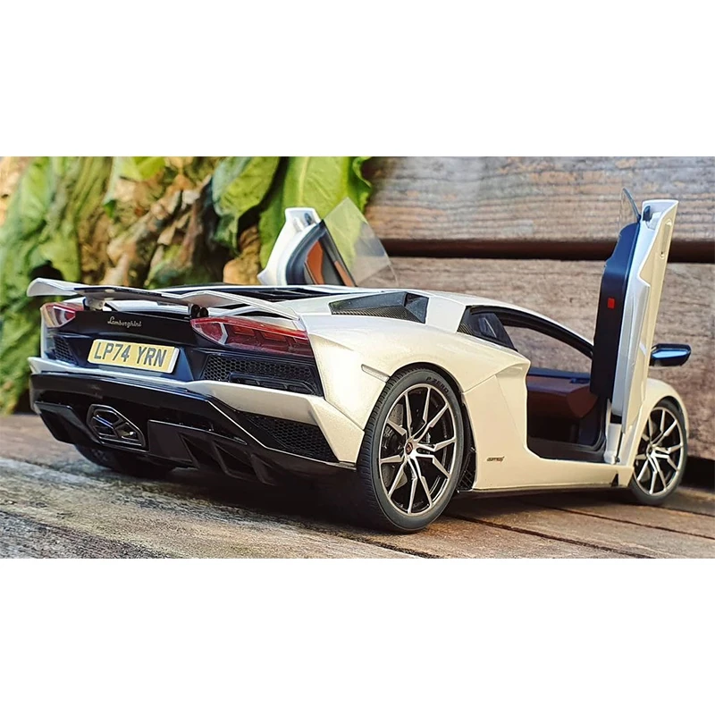 WELLY 1:24 Lamborghini LP700-4 car alloy car model simulation car decoration collection gift toy Die casting model Kids Gifts
WELLY 1:24 Lamborghini LP700-4 car alloy car model simulation car decoration collection gift toy Die casting model Kids Gifts