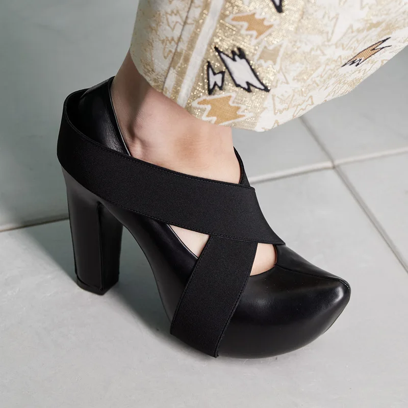 2021 spring and summer show high heel shallow mouth pointed single shoes fashion personality large women's shoes
2021 spring and summer show high heel shallow mouth pointed single shoes fashion personality large women's shoes