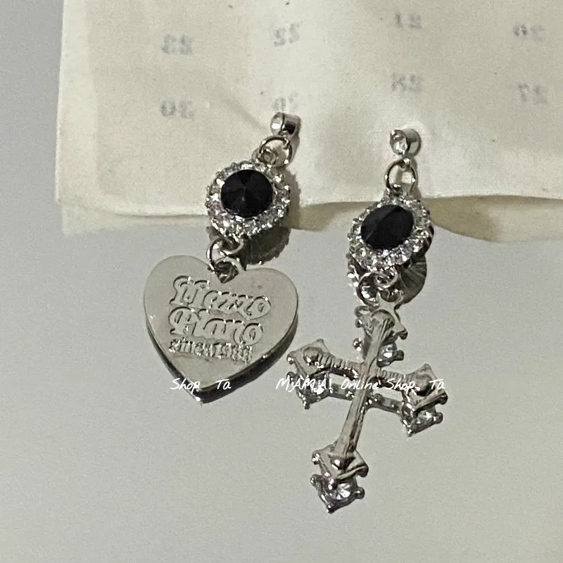 Black diamond Baroque cross Heart with diamond-studded asymmetrical earrings 925 silver drop earrings with trendy niche design
Black diamond Baroque cross Heart with diamond-studded asymmetrical earrings 925 silver drop earrings with trendy niche design