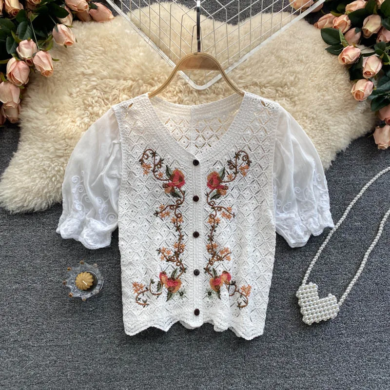 Женская винтажная блузка с вырезами, летняя блузка с цветочным рисунком, шикарная корейская мода, топы в стиле пэчворк, 2021 
Женская винтажная блузка с вырезами, летняя блузка с цветочным рисунком, шикарная корейская мода, топы в стиле пэчворк, 2021