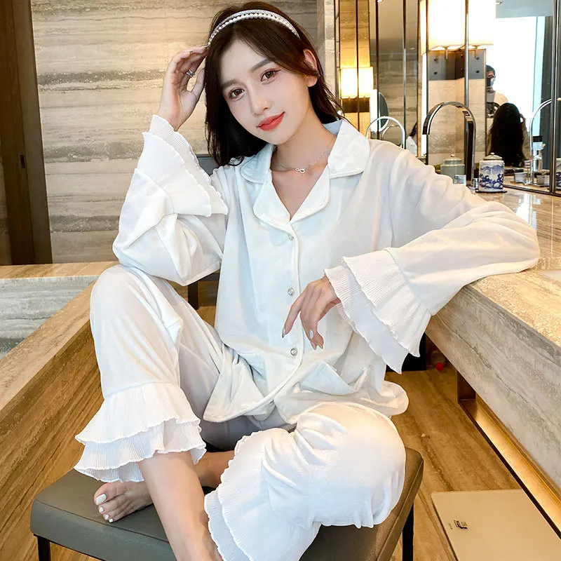 Ladies New Pajamas Long-sleeved Gold Velvet Cardigan Lapel Home Wear Autumn and Winter Trousers Casual Two-piece Suit Spring
Ladies New Pajamas Long-sleeved Gold Velvet Cardigan Lapel Home Wear Autumn and Winter Trousers Casual Two-piece Suit Spring