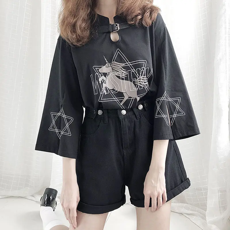 2020 summer new dark leather buckle split seven-point sleeve cool short sleeve t-shirt female magic unicorn jacket
2020 summer new dark leather buckle split seven-point sleeve cool short sleeve t-shirt female magic unicorn jacket