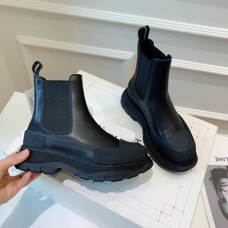 2020 New Fashion Winter Women's Shoes Round Head Thick Sole Platform Cover Short Boots Casual Versatile Leather Chelsea Boots
2020 New Fashion Winter Women's Shoes Round Head Thick Sole Platform Cover Short Boots Casual Versatile Leather Chelsea Boots