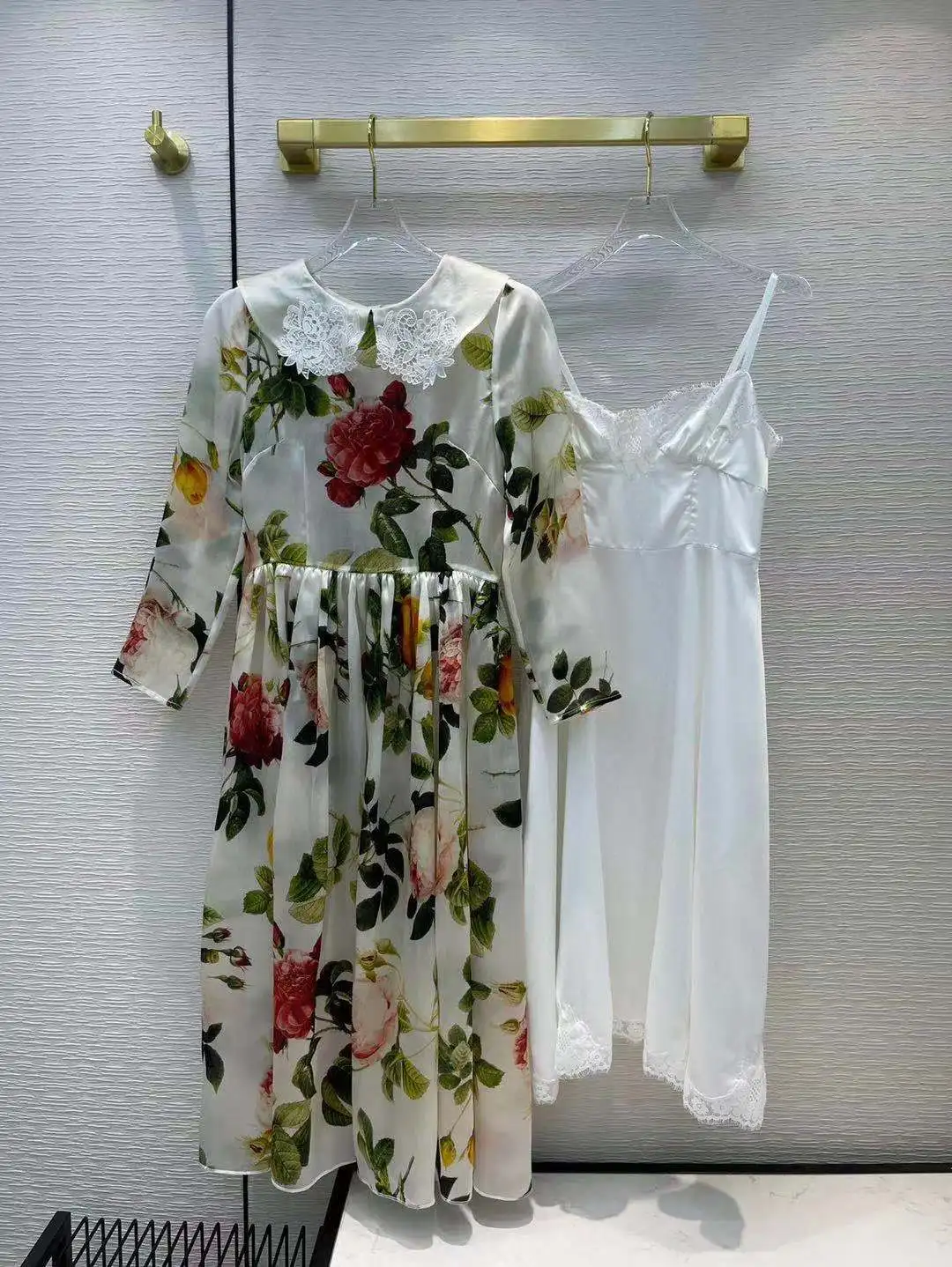 Fashion Runway Autumn Long Sleeve Midi Dress Women's Floral Print Elegant Lining Party Holiday Silk Empire Dress
Fashion Runway Autumn Long Sleeve Midi Dress Women's Floral Print Elegant Lining Party Holiday Silk Empire Dress