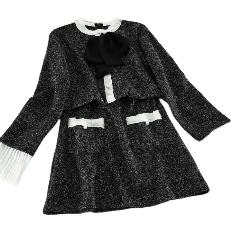 2021 Spring New Female O-Neck Bow knitted With Chiffon sweater + High Waist Pockets A-line Skirt Two-Piece Sets Women Suits
2021 Spring New Female O-Neck Bow knitted With Chiffon sweater + High Waist Pockets A-line Skirt Two-Piece Sets Women Suits