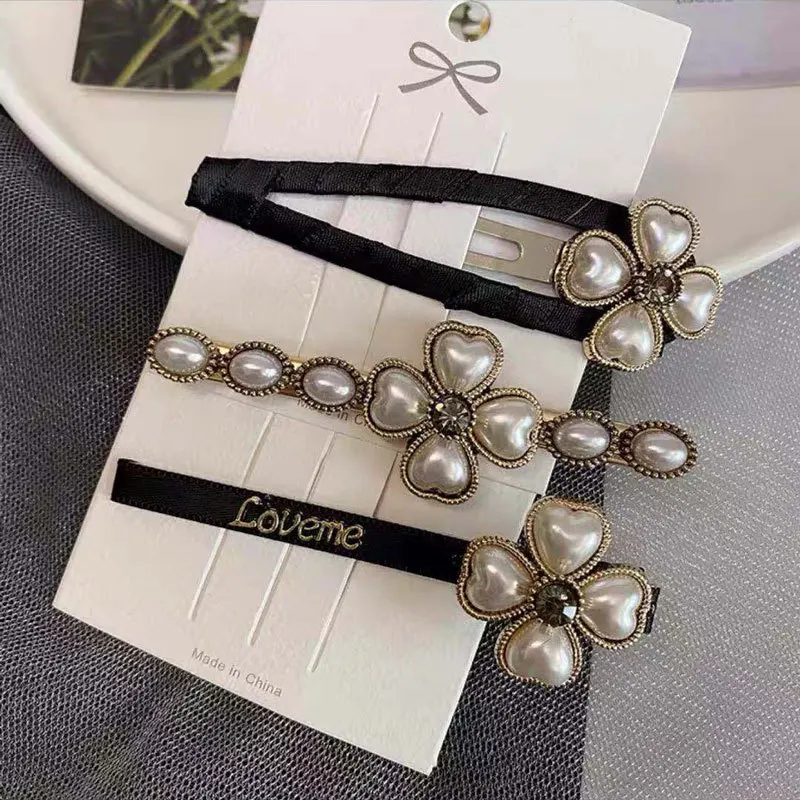 New Fashion Pearl Hair Clip For Women 2021 Girls Geometric Rhinestone Hairpin Flower Barrettes Headwear Jewelry Hair Accessories
New Fashion Pearl Hair Clip For Women 2021 Girls Geometric Rhinestone Hairpin Flower Barrettes Headwear Jewelry Hair Accessories