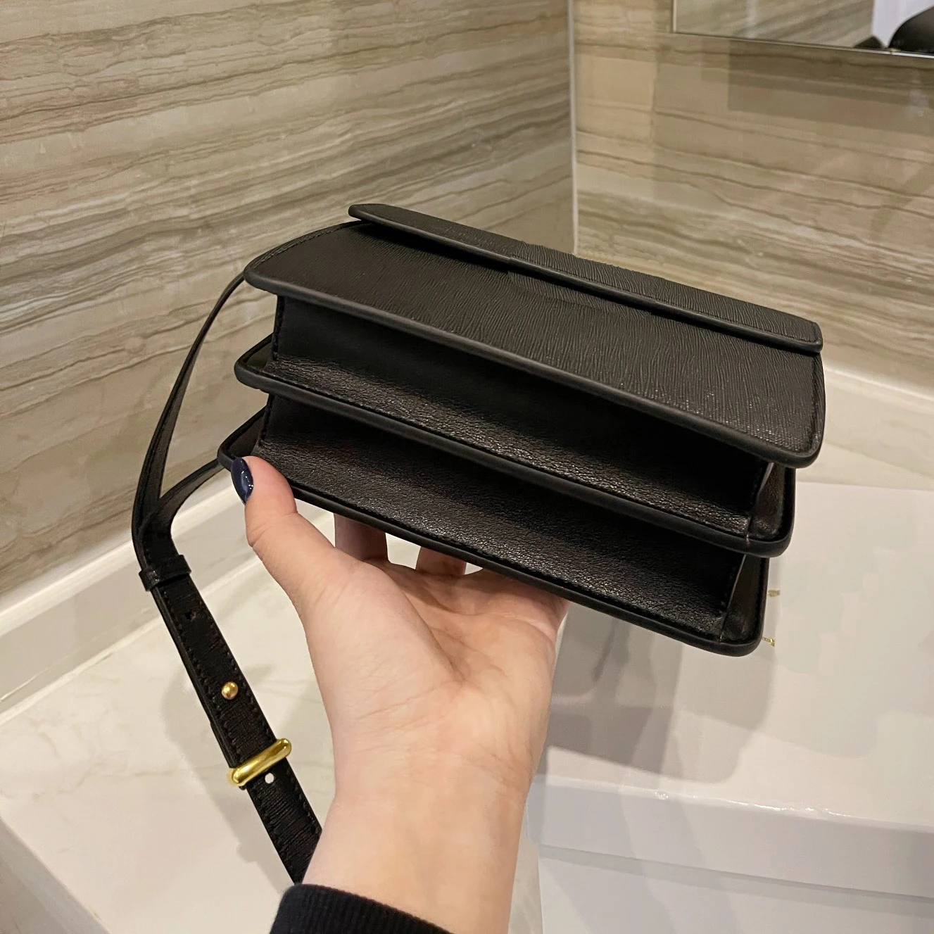 With logo Bags for Women Simplicity Solid color One shoulder Messenger bag high quality Genuine Leather First layer cowhide
With logo Bags for Women Simplicity Solid color One shoulder Messenger bag high quality Genuine Leather First layer cowhide