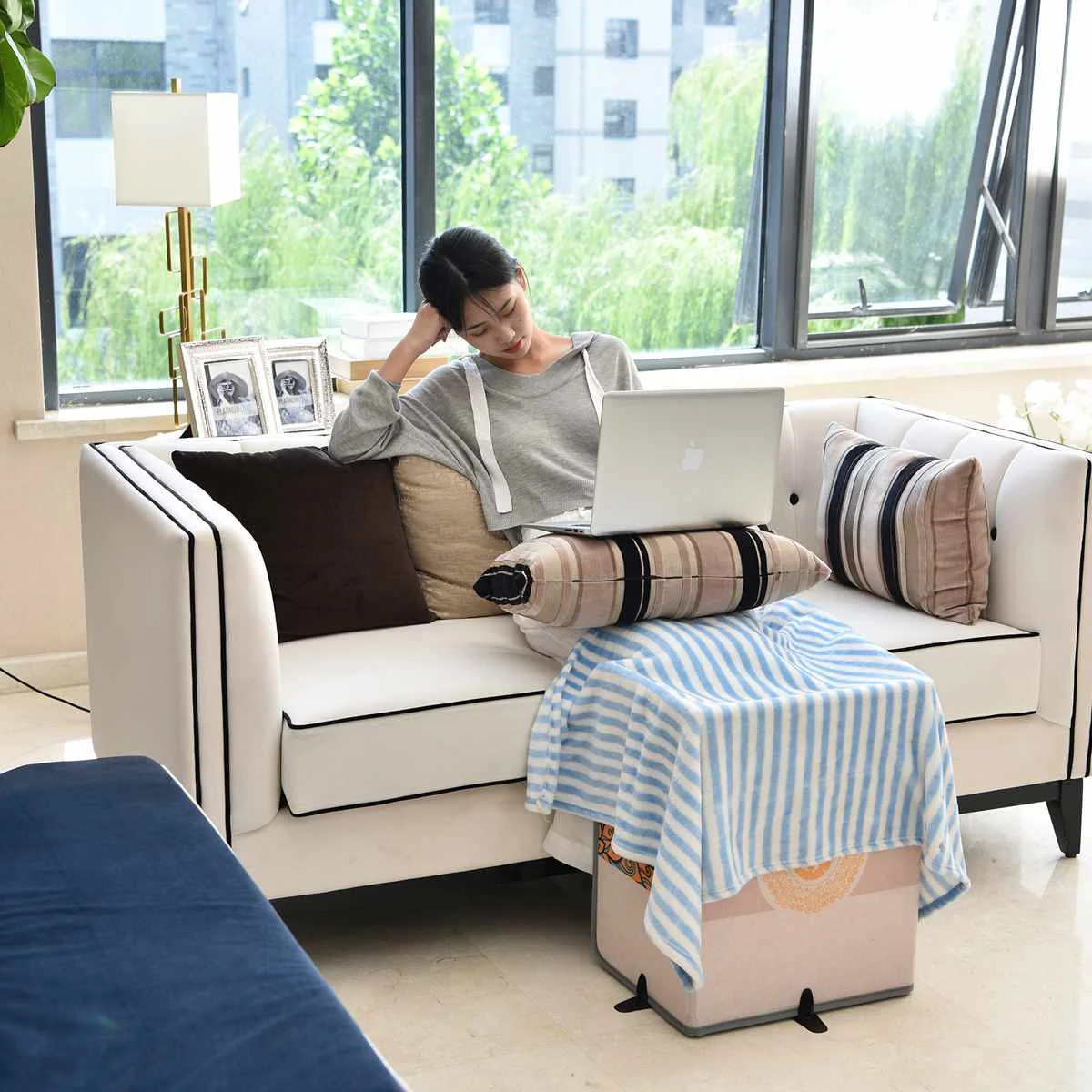 220V Electric Foot Warmer Adjustable Home Office Under Desk Leg Warmer Folding Electric Heating Pad For Winter Cold
220V Electric Foot Warmer Adjustable Home Office Under Desk Leg Warmer Folding Electric Heating Pad For Winter Cold