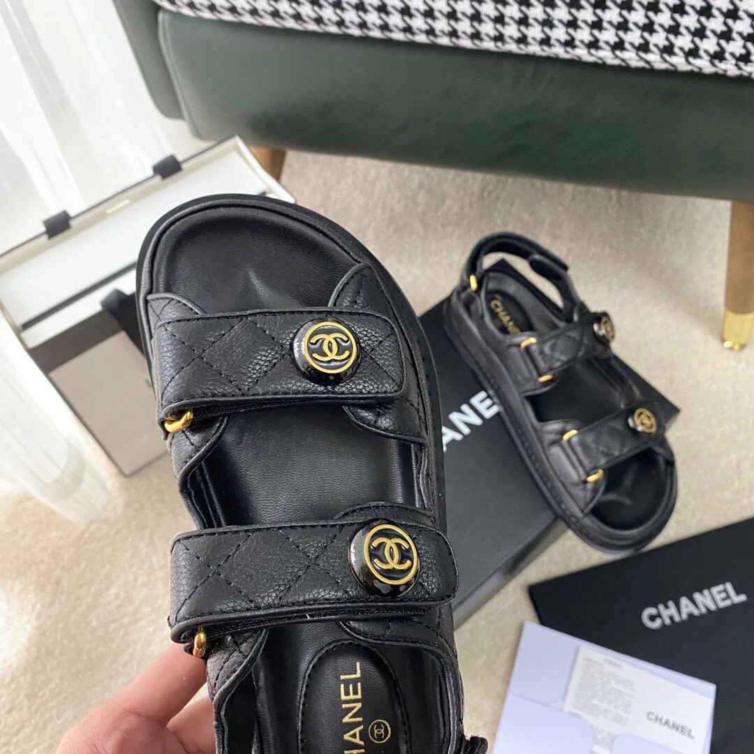 Summer European and American new style 2021 ladies sandals CC logo body leisure British style sandals for women 
Summer European and American new style 2021 ladies sandals CC logo body leisure British style sandals for women