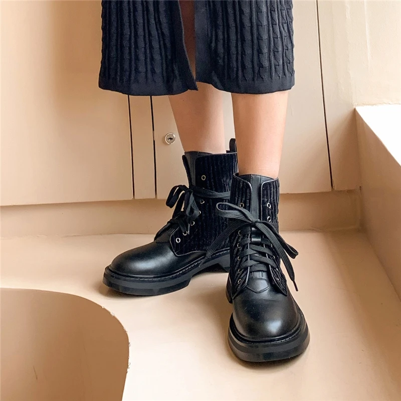 CONASCO Concise Casual Women Ankle Boots Autumn Winter New Narrow Band Shoes Woman Low Heels Genuine Leather Platforms Boots
CONASCO Concise Casual Women Ankle Boots Autumn Winter New Narrow Band Shoes Woman Low Heels Genuine Leather Platforms Boots