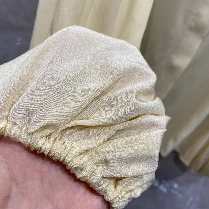 Luxury 100%Silk Solid Women Shirts Summer 2020 Lapel Single Breasted Puff Sleeve Casual Shirts High Quality Loose Silk Tops Lady
Luxury 100%Silk Solid Women Shirts Summer 2020 Lapel Single Breasted Puff Sleeve Casual Shirts High Quality Loose Silk Tops Lady