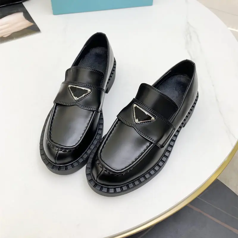 Casual Designer Sexy lady fashion women dress shoes Black patent leather round toe slip on loafer slippers
Casual Designer Sexy lady fashion women dress shoes Black patent leather round toe slip on loafer slippers