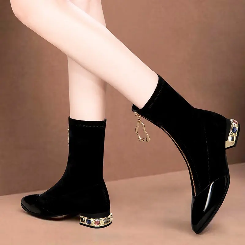 Big Size 35-42 Woman Low Heels Ankle Boots Flock Colorful Rhinestone Heeled Boots Black Ladies Dress Shoes
Big Size 35-42 Woman Low Heels Ankle Boots Flock Colorful Rhinestone Heeled Boots Black Ladies Dress Shoes