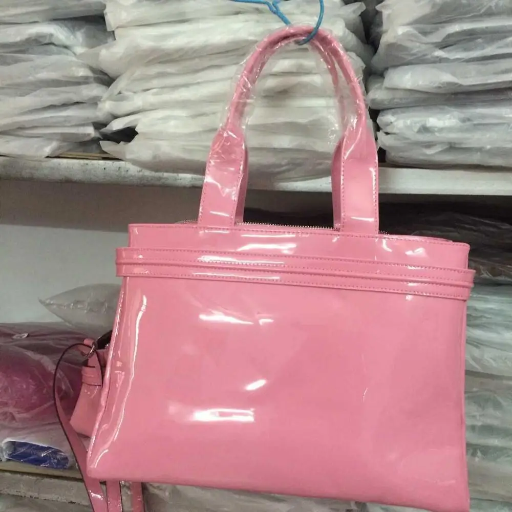 Explosive new trend large-capacity bag with logo, ladies one-shoulder diagonal all-match casual fashion big bag
Explosive new trend large-capacity bag with logo, ladies one-shoulder diagonal all-match casual fashion big bag