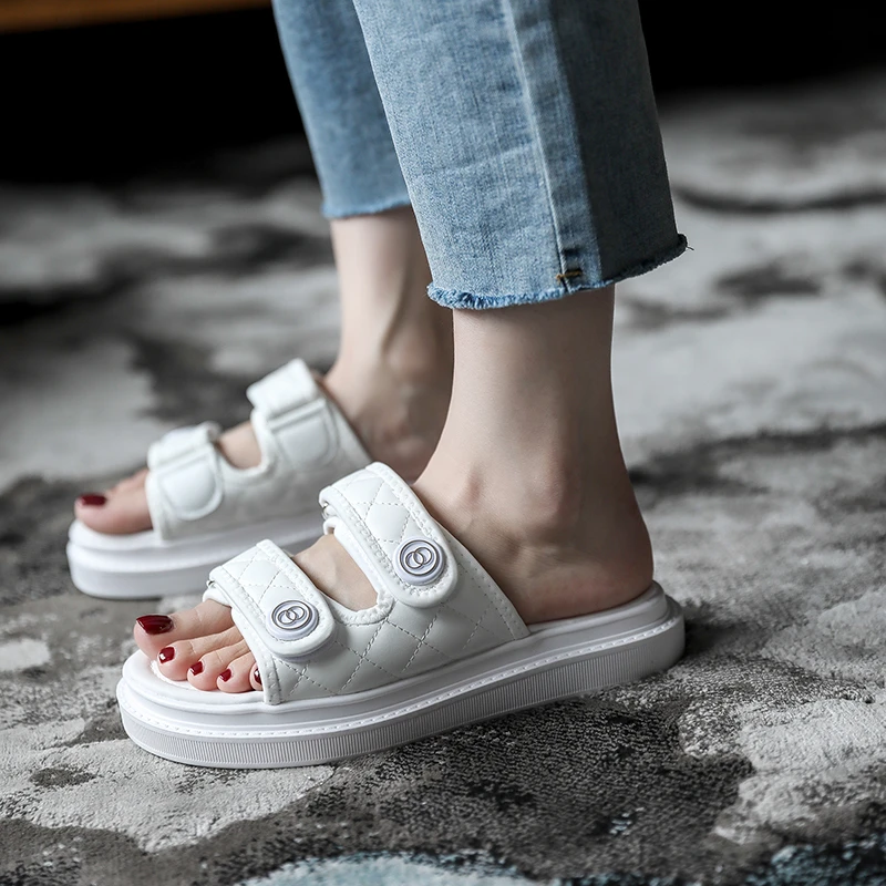 Fashion Luxury Shoes Slipper PU leather Women Sandals Black Plaid Flat Casual Slides Lady Summer Outdoor Beach Female Flip Flops 
Fashion Luxury Shoes Slipper PU leather Women Sandals Black Plaid Flat Casual Slides Lady Summer Outdoor Beach Female Flip Flops