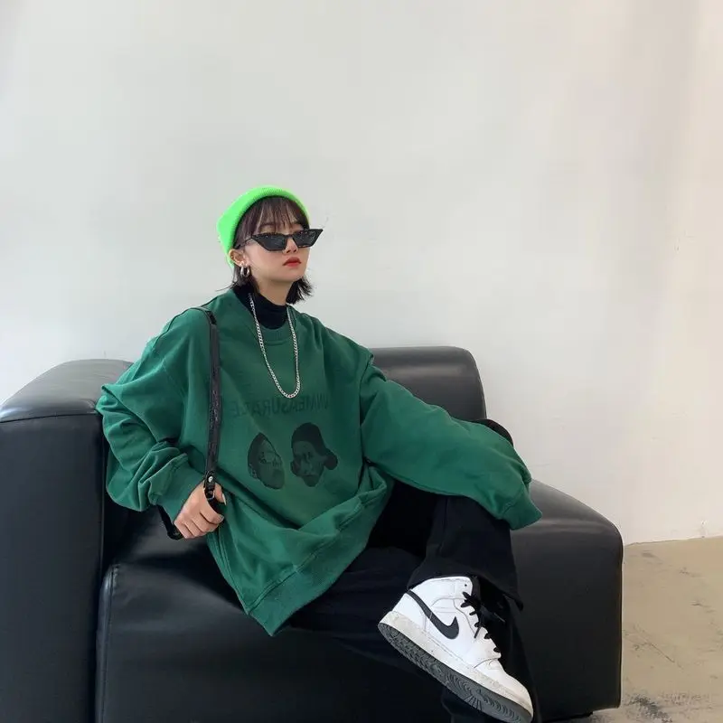 Hong-Kong Style Couples O-neck Sweatshirts 2021 Korean Oversized Loose Retro Printed Blouses Female Harajuku Women Sweatshirt
Hong-Kong Style Couples O-neck Sweatshirts 2021 Korean Oversized Loose Retro Printed Blouses Female Harajuku Women Sweatshirt