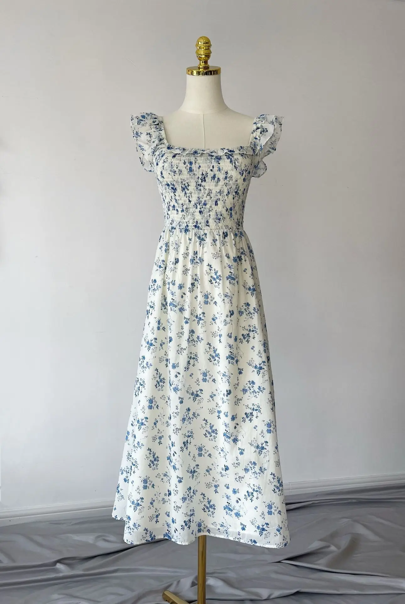 Women Blue Flower Printed Square Collar Long Dress 2022 Summer New Lady Fungus Trim Sleeveless Slim Shirring Midi Robes
Women Blue Flower Printed Square Collar Long Dress 2022 Summer New Lady Fungus Trim Sleeveless Slim Shirring Midi Robes