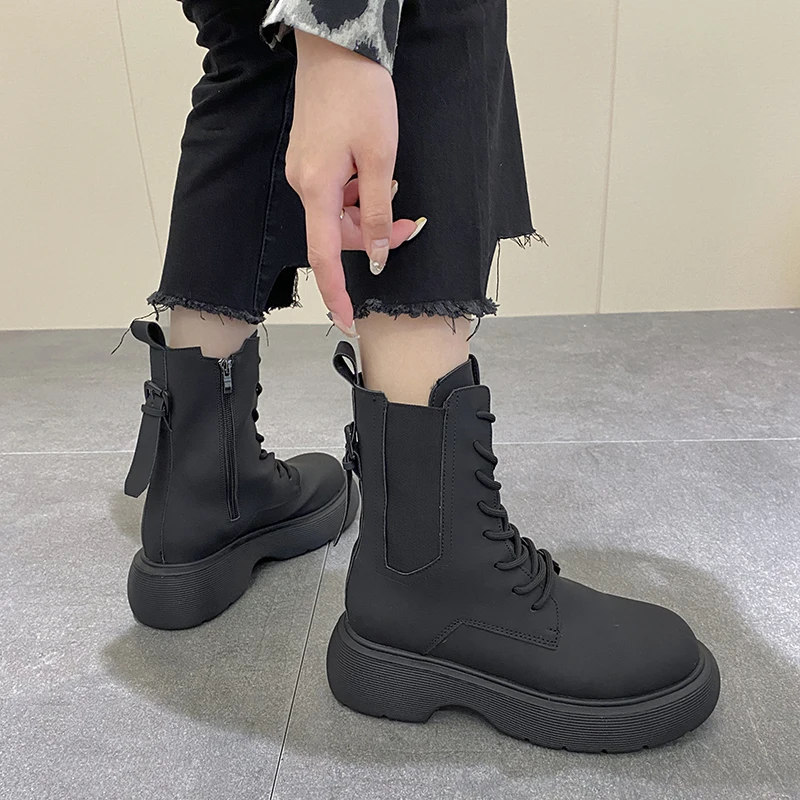 Retro Lace-up Martin Boots Shoes Women Autumn 2021 New Flat Platform Thick Bottom Motorcycle Boots Outdoor Short Boots Botas
Retro Lace-up Martin Boots Shoes Women Autumn 2021 New Flat Platform Thick Bottom Motorcycle Boots Outdoor Short Boots Botas