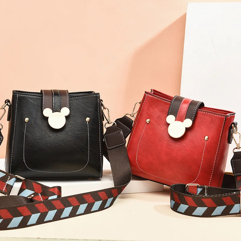 Disney's new Mickey mouse bucket women's shoulder messenger handbag fashion travel shopping bag girl mobile phone bag
Disney's new Mickey mouse bucket women's shoulder messenger handbag fashion travel shopping bag girl mobile phone bag