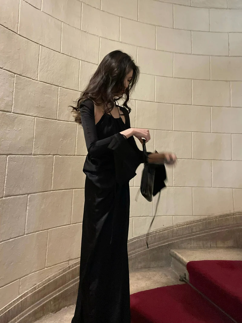 2021 spring and summer new style French retro black sling fashion temperament dress women
2021 spring and summer new style French retro black sling fashion temperament dress women