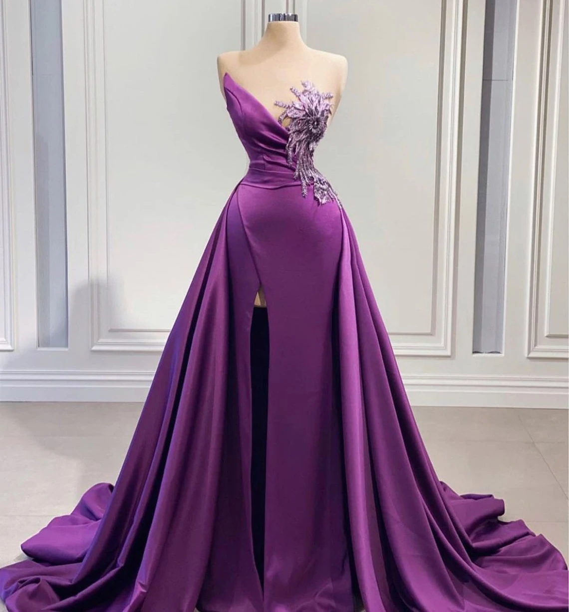 Purple Dubai Arabic Prom Dresses For Black Girls Front Slit Satin Long Evening Dress Elegant Formal Party Gowns 2021 Plus Size
Purple Dubai Arabic Prom Dresses For Black Girls Front Slit Satin Long Evening Dress Elegant Formal Party Gowns 2021 Plus Size