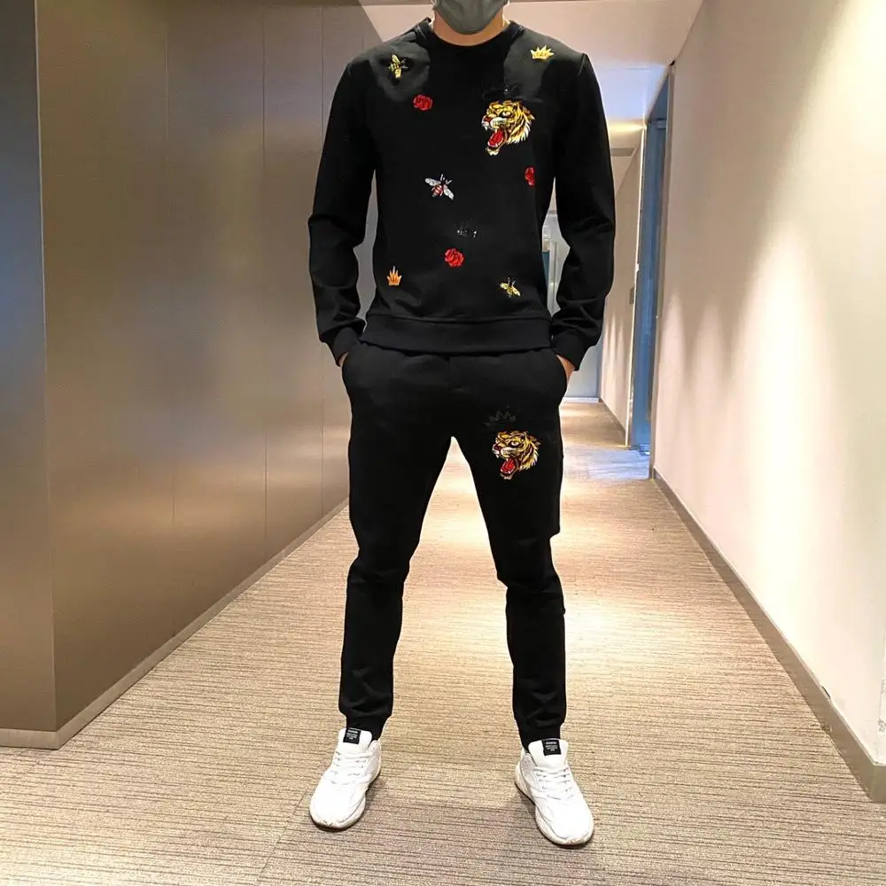 New heavy craft embroidered men's 100% cotton Tracksuit hoodie+casual trousers brand 2 high quality sweatshirt sets
New heavy craft embroidered men's 100% cotton Tracksuit hoodie+casual trousers brand 2 high quality sweatshirt sets
