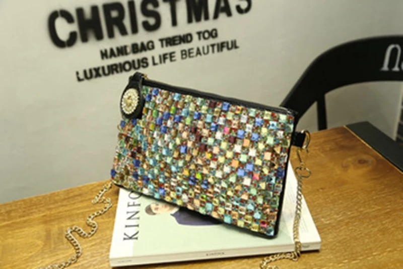 Женская сумка, новинка 2020, клатч, украшенный бриллиантами, цветной клатч, сумка-почтальонка с цепочкой
Женская сумка, новинка 2020, клатч, украшенный бриллиантами, цветной клатч, сумка-почтальонка с цепочкой