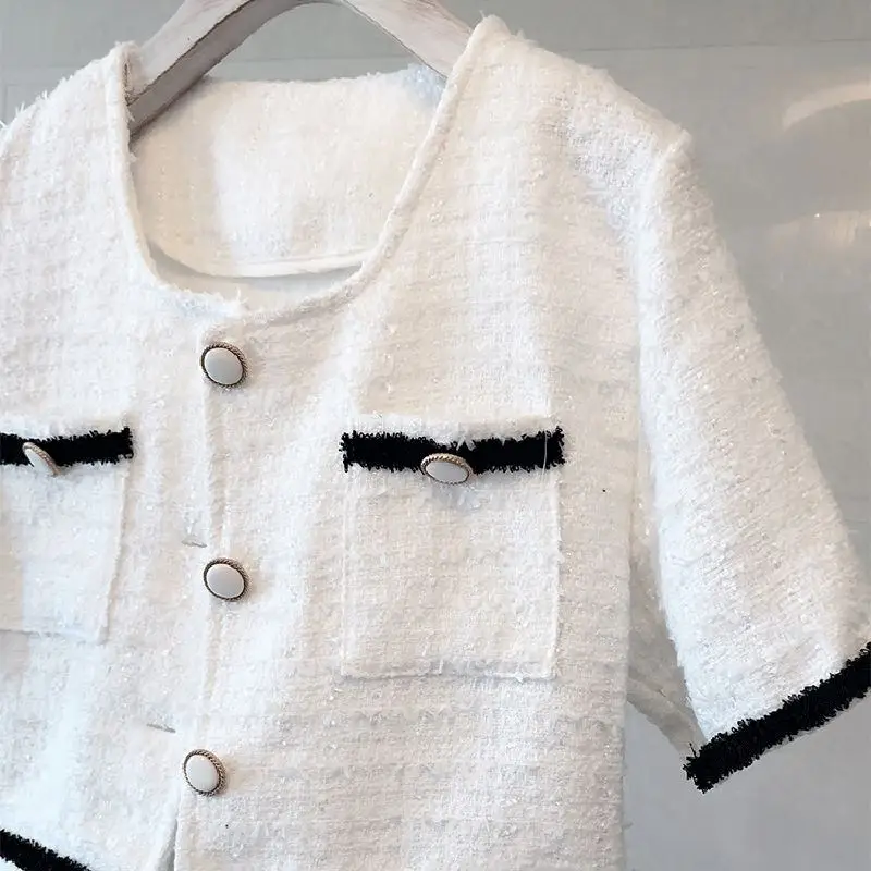 Single Breasted Tweed Jackets Women O-Neck Short Sleeve Loose Casual Cropped Jackets Thin Summer Outwear Coats Plus Size B152 
Single Breasted Tweed Jackets Women O-Neck Short Sleeve Loose Casual Cropped Jackets Thin Summer Outwear Coats Plus Size B152