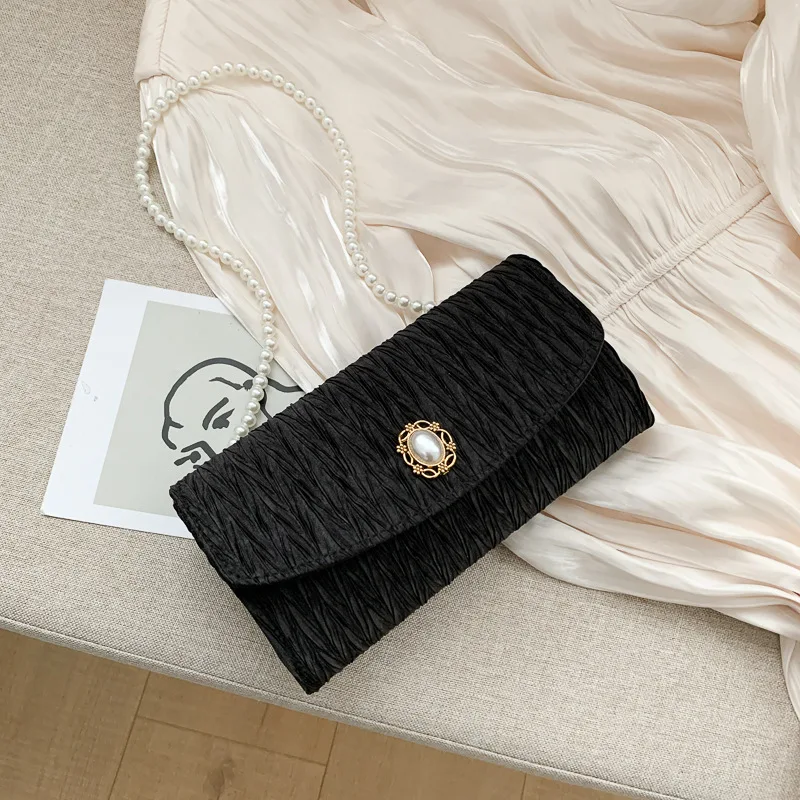 Ladies Clutch Wallet And Handbag Luxury Designer Vintage Satin Dinner Party Luxury Small Square Bag With Wrinkled Pearl Chain
Ladies Clutch Wallet And Handbag Luxury Designer Vintage Satin Dinner Party Luxury Small Square Bag With Wrinkled Pearl Chain