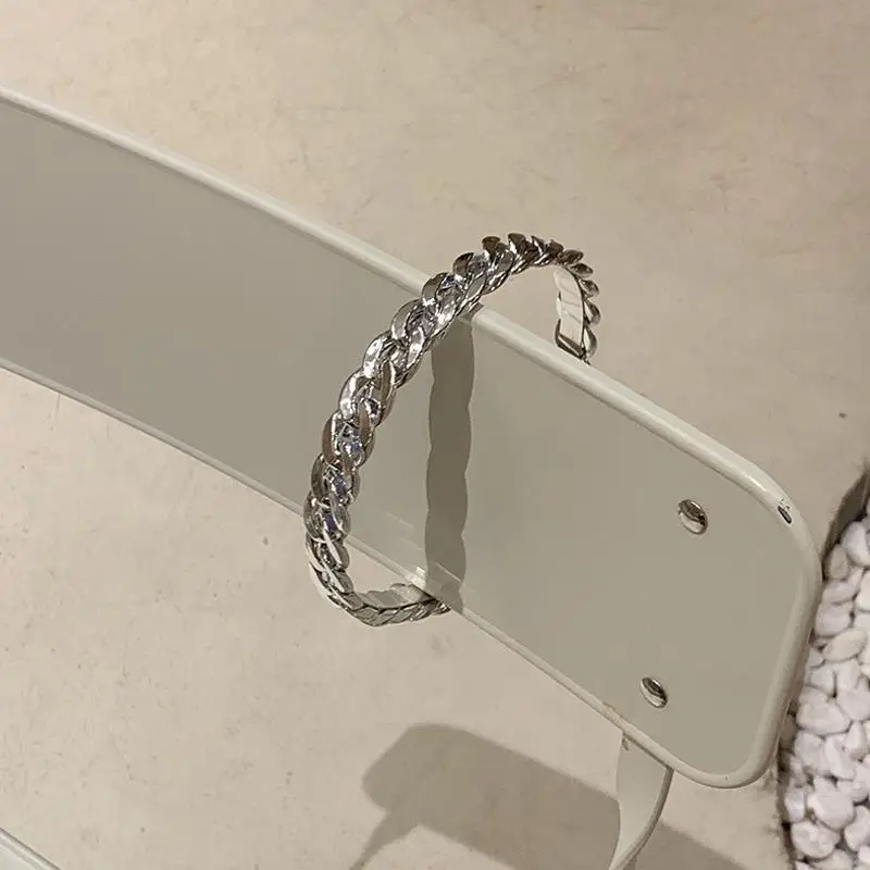 New Metal Chain Headband Women Bright Gold Hairband Bezel Turban Female Girls Hair Hoop Ladies Hair Accessories Headdress
New Metal Chain Headband Women Bright Gold Hairband Bezel Turban Female Girls Hair Hoop Ladies Hair Accessories Headdress