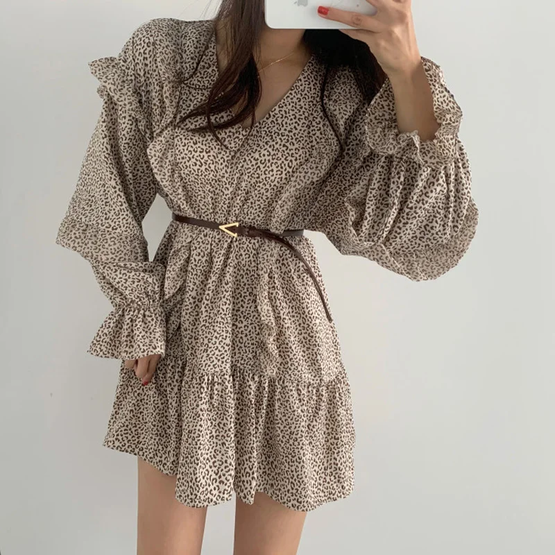 Корейское шикарное весеннее Новое милое молодежное платье в Западном ретро-стиле с оборками и V-образным вырезом и леопардовым принтом, при... 
Корейское шикарное весеннее Новое милое молодежное платье в Западном ретро-стиле с оборками и V-образным вырезом и леопардовым принтом, при...