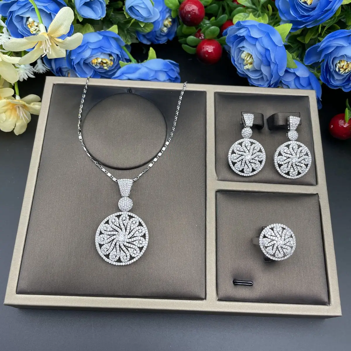Luxury Water Drop Cubic Zircon Nigerian Necklace Earring Ring Jewelry Sets For Women Wedding Indian Dubai Bridal Jewelry Sets 
Luxury Water Drop Cubic Zircon Nigerian Necklace Earring Ring Jewelry Sets For Women Wedding Indian Dubai Bridal Jewelry Sets