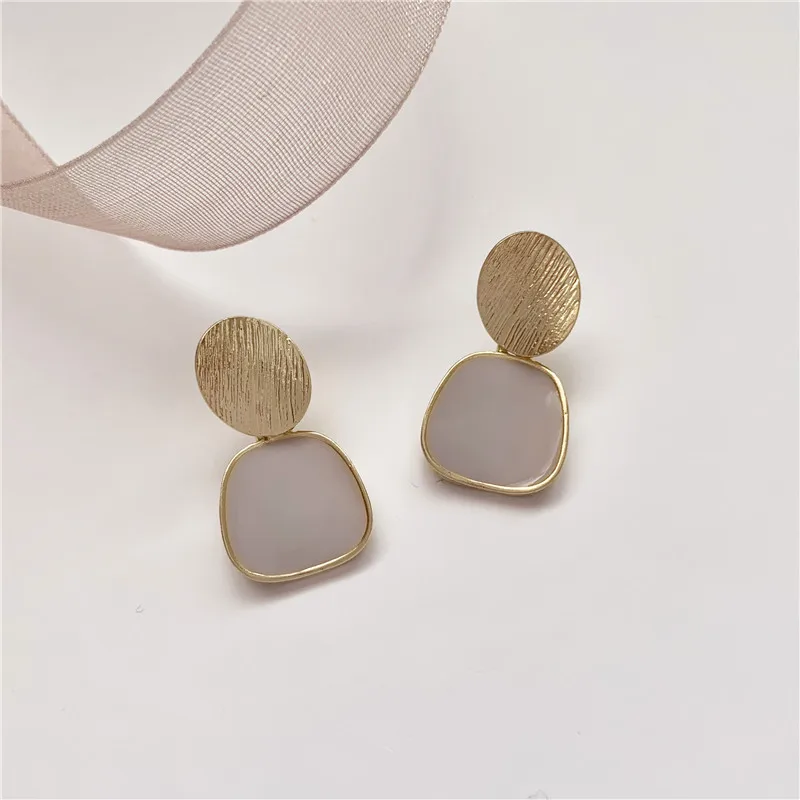 Korean Summer New Stud Earrings Gold Alloy Morandi Color Glazed Enamel Earrings Temperament Geometric Simple Women Girl Jewelry
Korean Summer New Stud Earrings Gold Alloy Morandi Color Glazed Enamel Earrings Temperament Geometric Simple Women Girl Jewelry