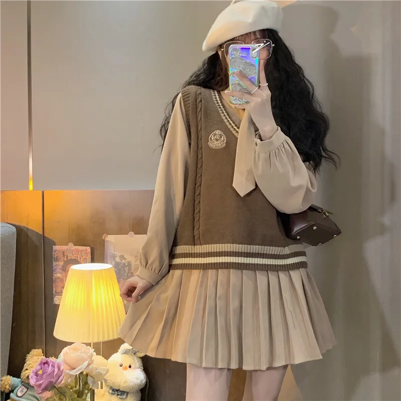 Large size female Korean new autumn and winter version of the college style V-neck knitted vest POLO collar dress two-piece tie
Large size female Korean new autumn and winter version of the college style V-neck knitted vest POLO collar dress two-piece tie