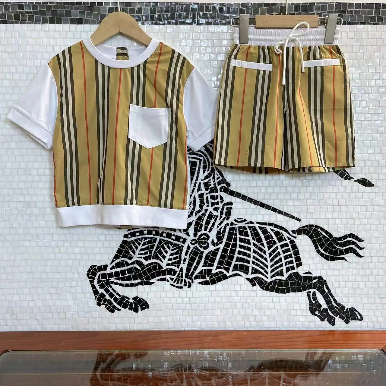 Baby Boys Boutique Clothing 2022 Summer Child Fashion Stripe Short Sleeve T-shirt Kids Shorts 2 piece Set Boys Designer Clothes
Baby Boys Boutique Clothing 2022 Summer Child Fashion Stripe Short Sleeve T-shirt Kids Shorts 2 piece Set Boys Designer Clothes