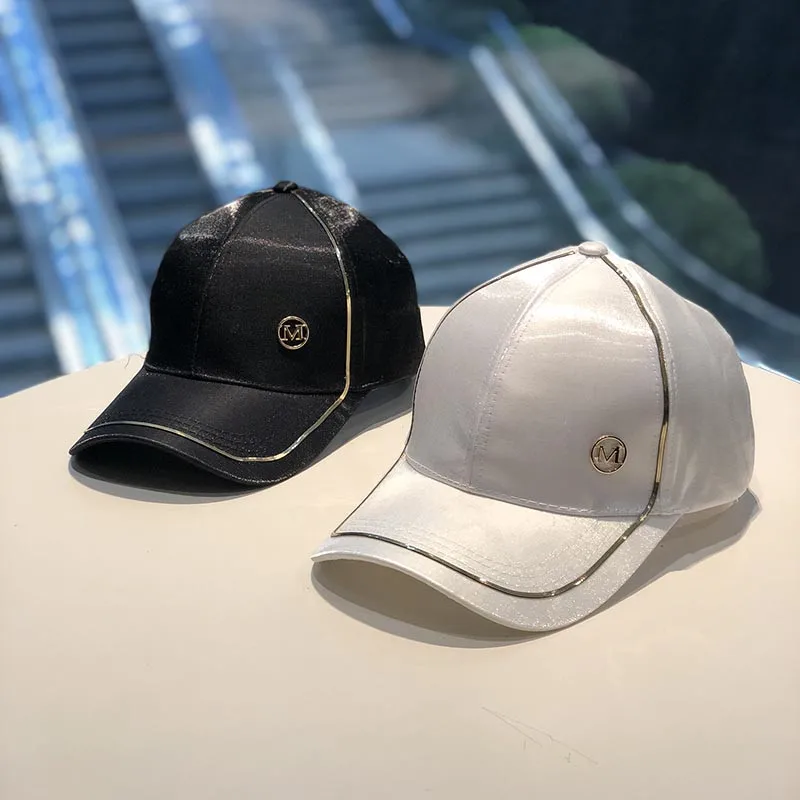 2020 Hats Caps Men Silky Baseball Cap with M Logo Women Stylish Hip Hop Hat Teens Designer Snapback Kpop Cap 6 Panels Dad Hat
2020 Hats Caps Men Silky Baseball Cap with M Logo Women Stylish Hip Hop Hat Teens Designer Snapback Kpop Cap 6 Panels Dad Hat
