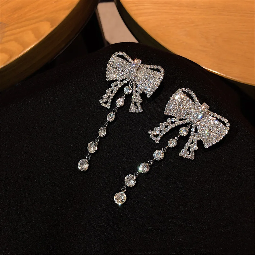 New Style Needle Fashion Exaggerated Full Rhinestone Bow Tassel Earrings Net Celebrity Simple Wild Stud Earrings
New Style Needle Fashion Exaggerated Full Rhinestone Bow Tassel Earrings Net Celebrity Simple Wild Stud Earrings
